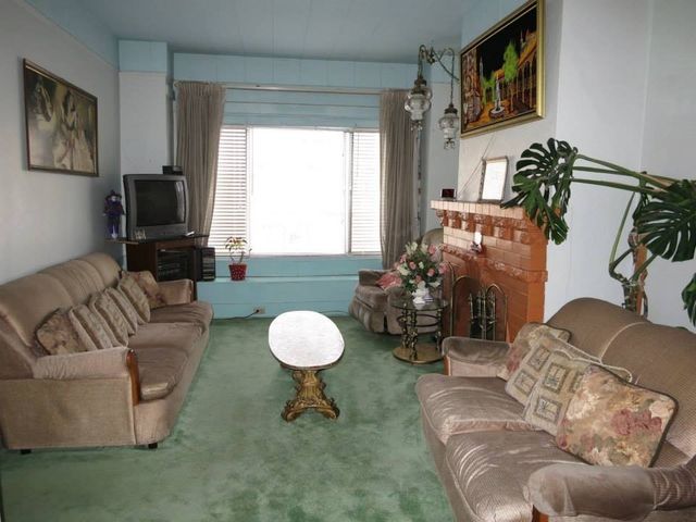 Vintage Living Room — San Francisco, CA — Laurel Realty & Investment