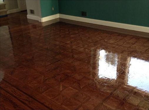A living room with a wooden floor and a blue wall