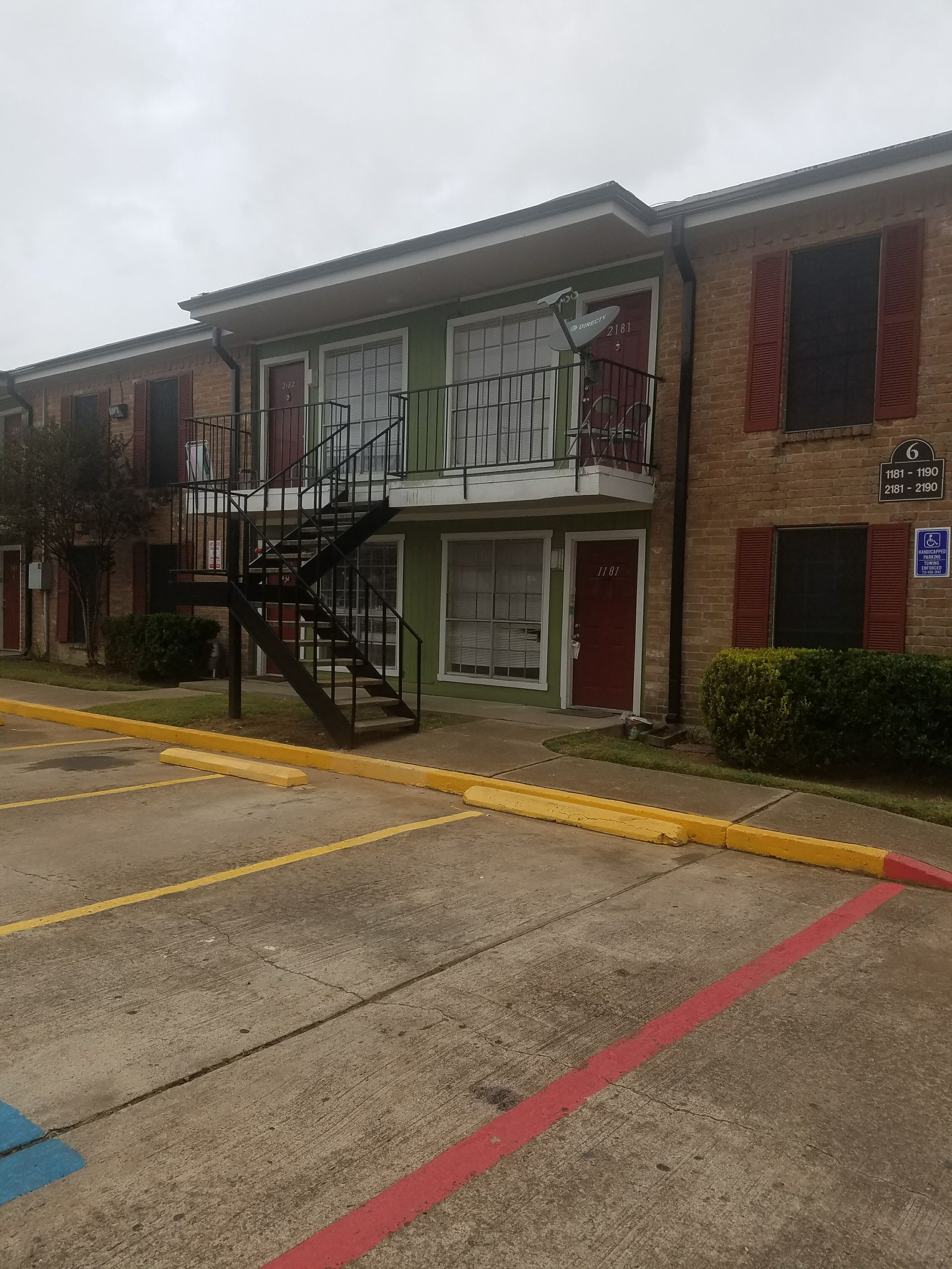 A large apartment building with stairs leading up to the second floor
