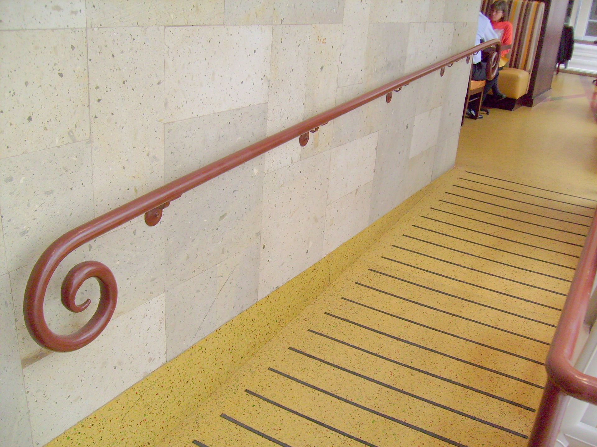 A hand rail with a spiral design on it