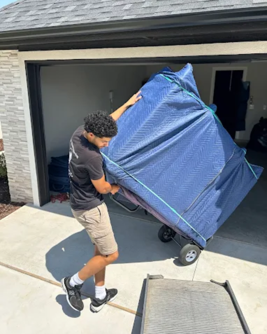 Local movers in an OKC home