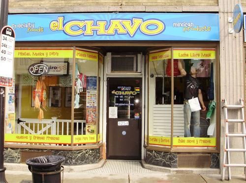 A store front with a sign that says el chavo