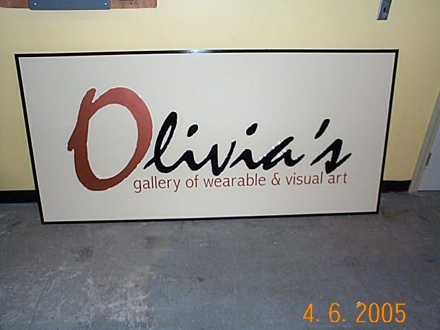 A sign for olivia 's gallery of wearable and visual art