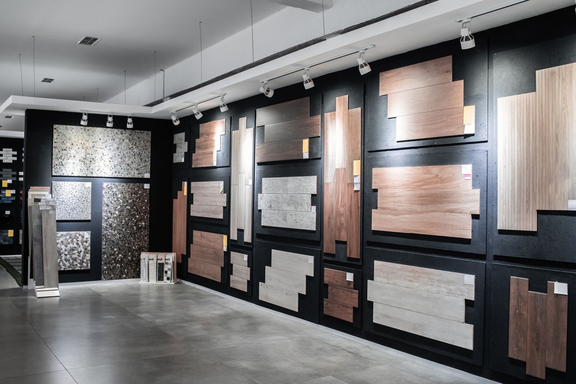 Sample wood texture laminate or parquet plates in a store or showroom