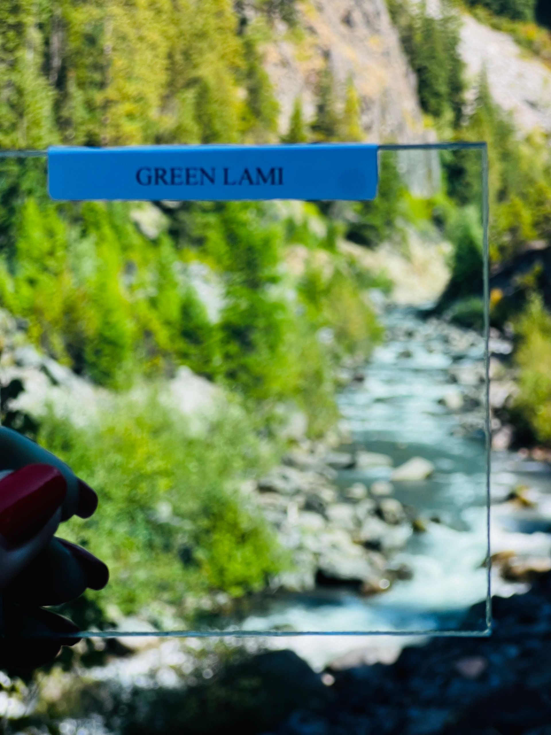 A picture of a river with a label that says green lami