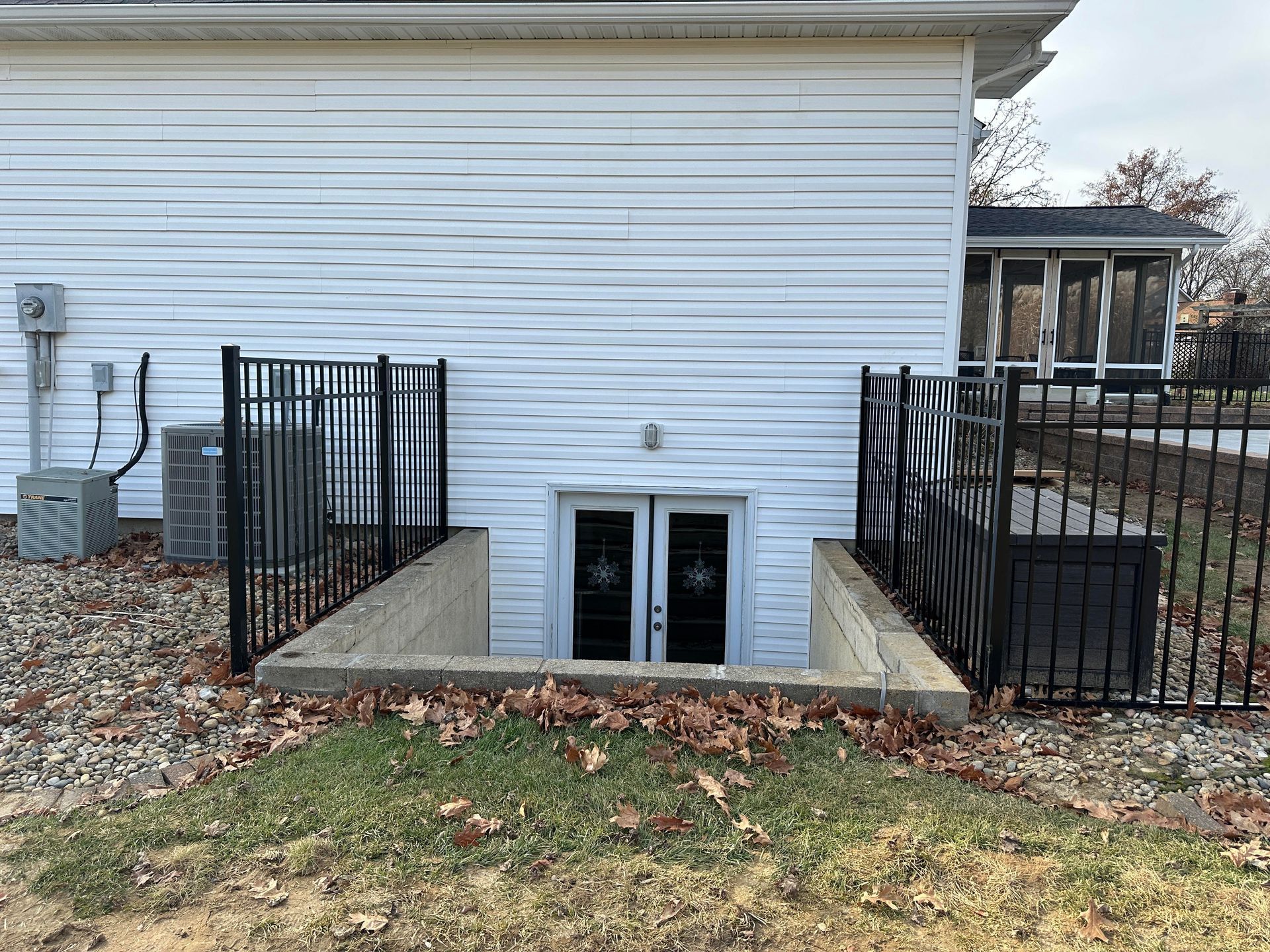 American Quality Fencing - Chain Link, Wood, Vinyl, & Aluminum Fence