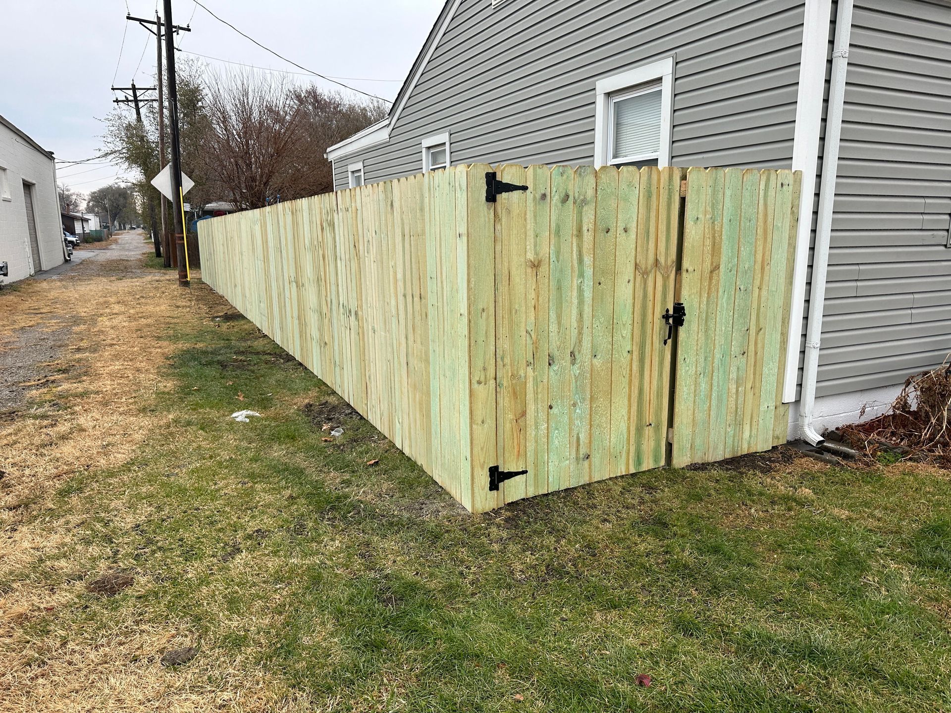 American Quality Fencing - Chain Link, Wood, Vinyl, & Aluminum Fence