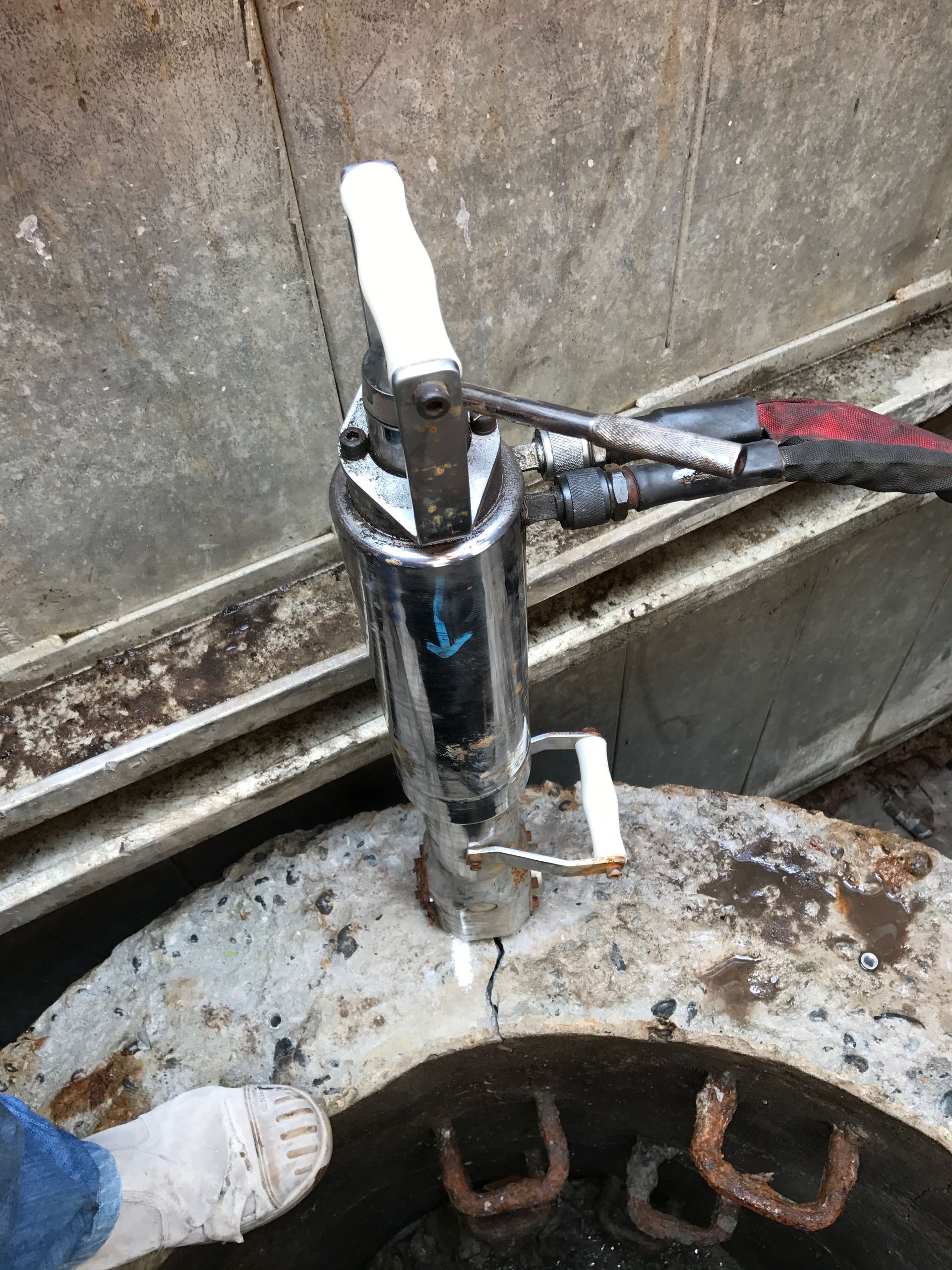 A concrete splitter splitting a concrete wall — Newcastle Cut N Drill Pty Ltd In Boolaroo, NSW