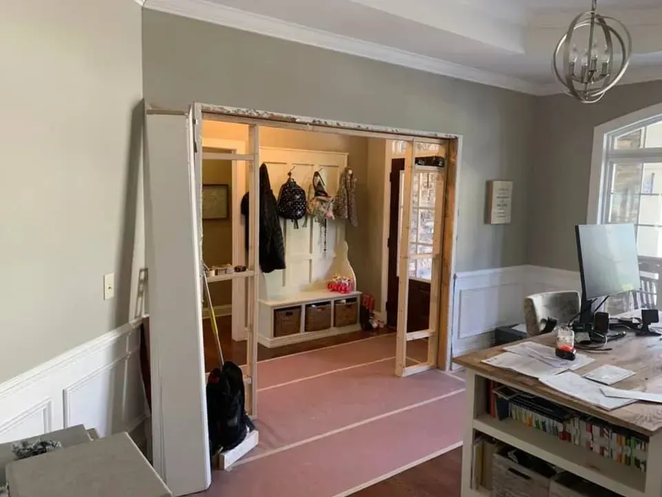 A room with a desk and a computer in it.