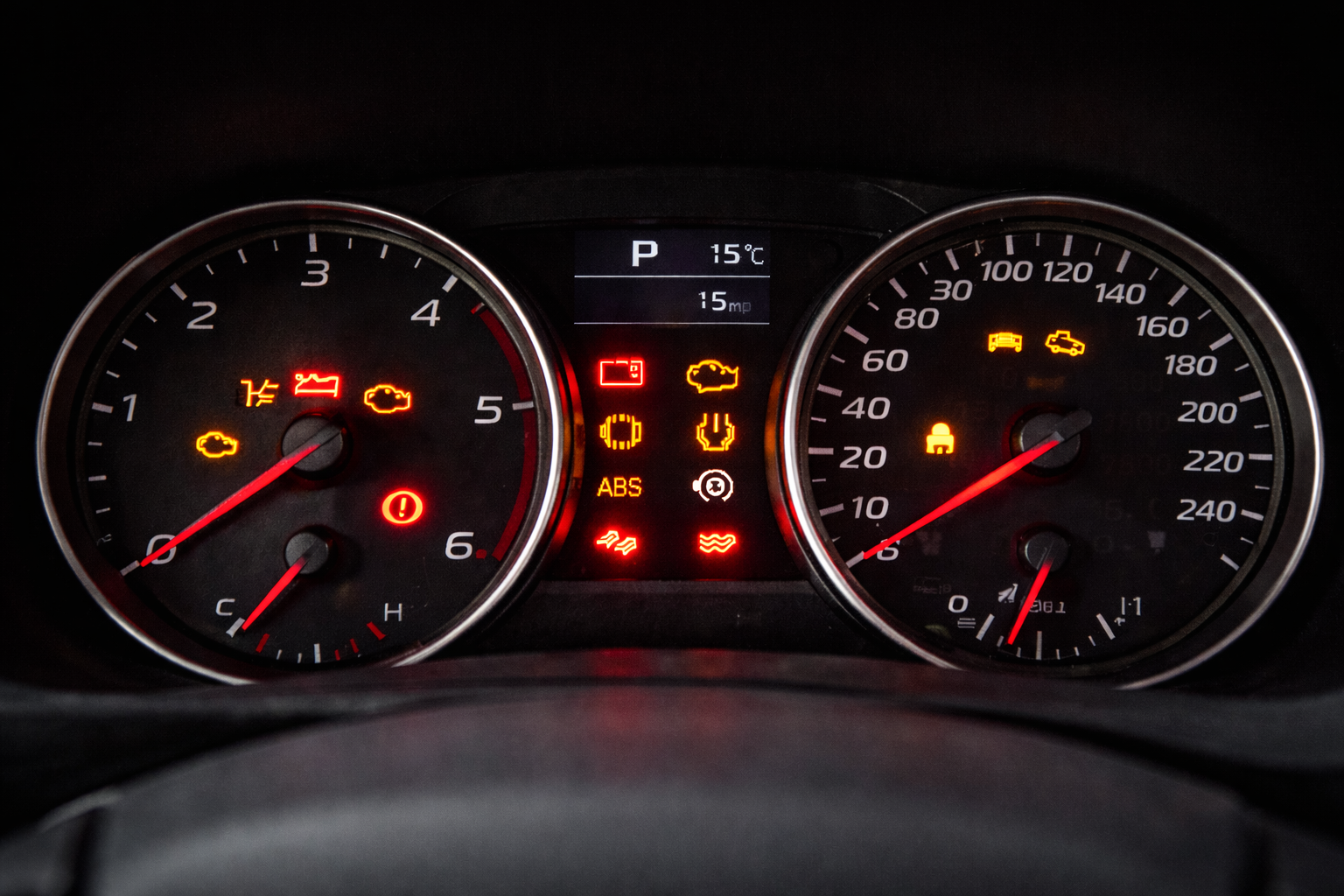 נורות אזהרה בלוח השעונים