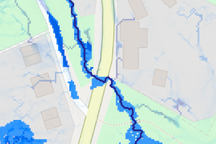 Eine Karte zeigt einen Fluss, der durch ein Wohngebiet fließt