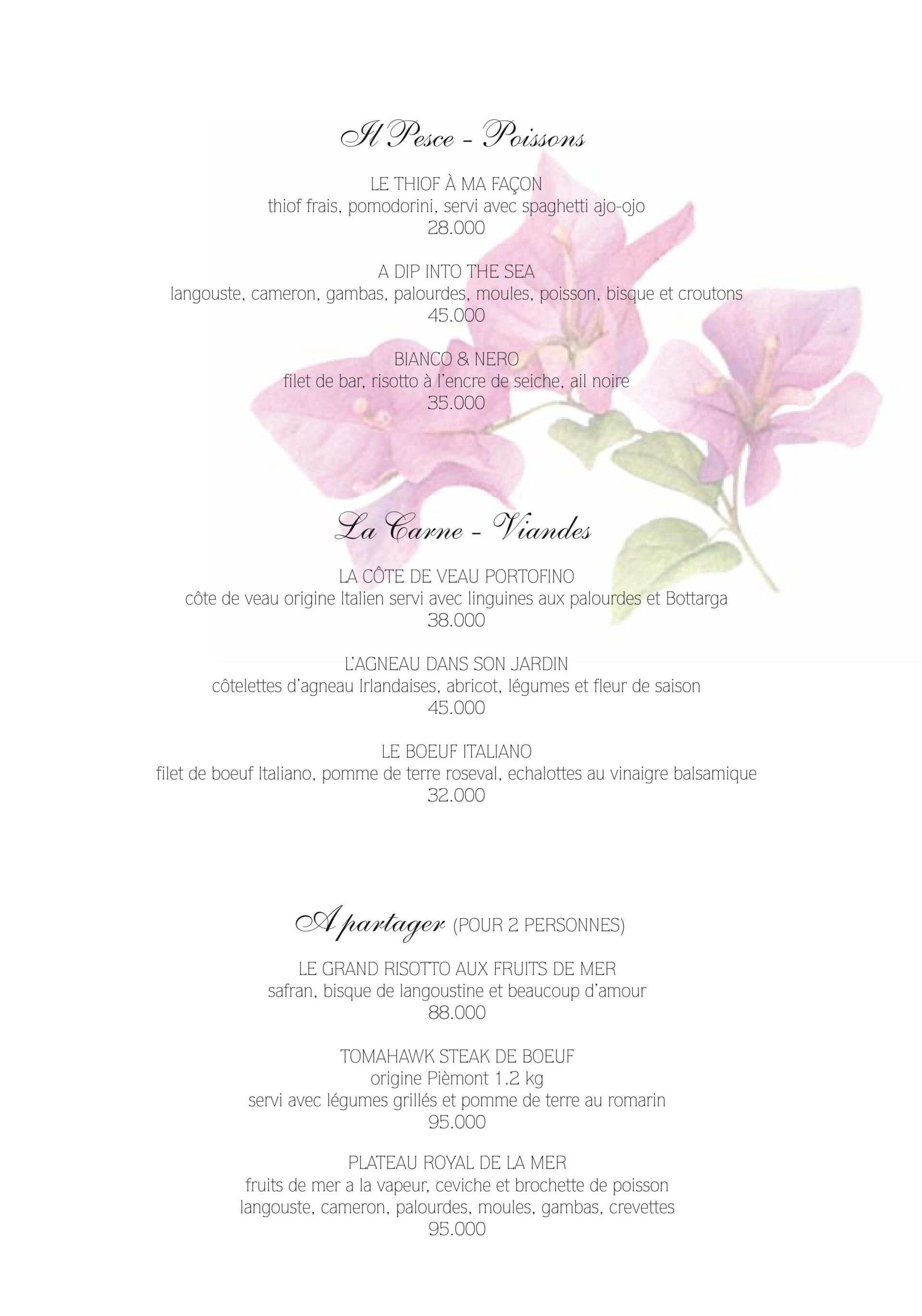 Menu de mariage avec des accents floraux roses.