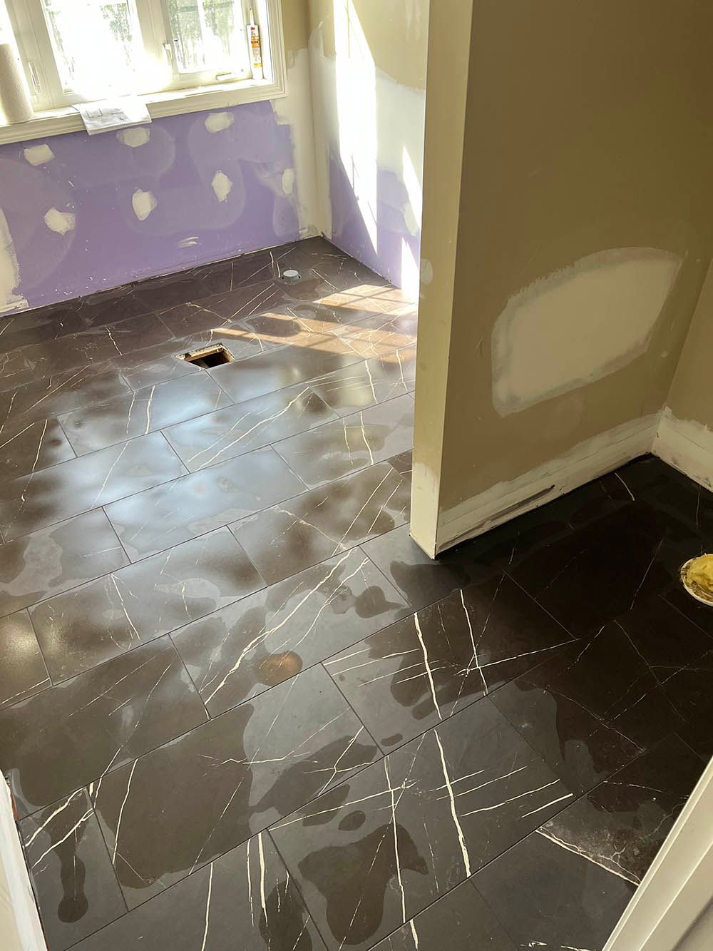 A room with a tiled floor and a window.