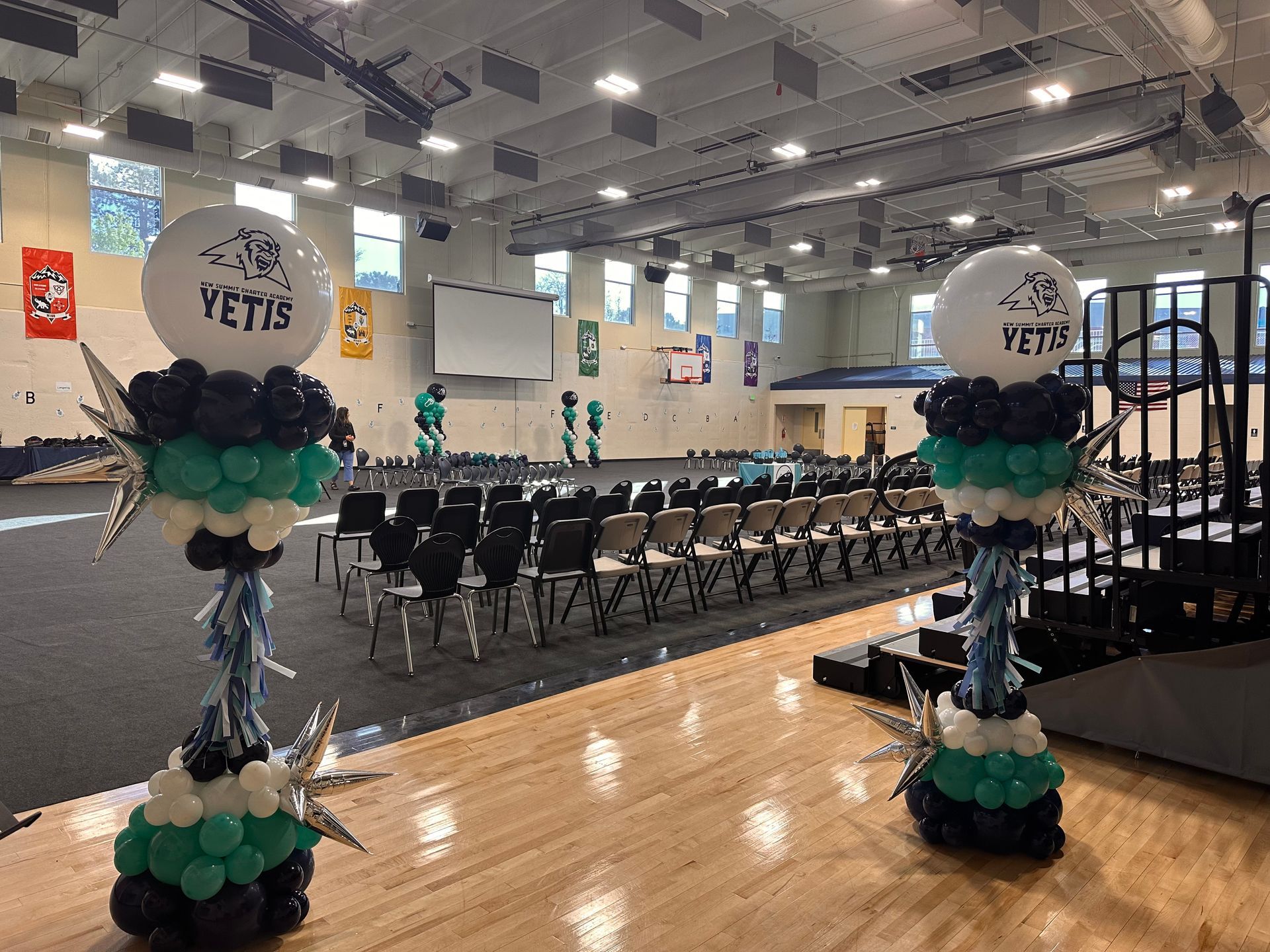 Two balloon columns with 