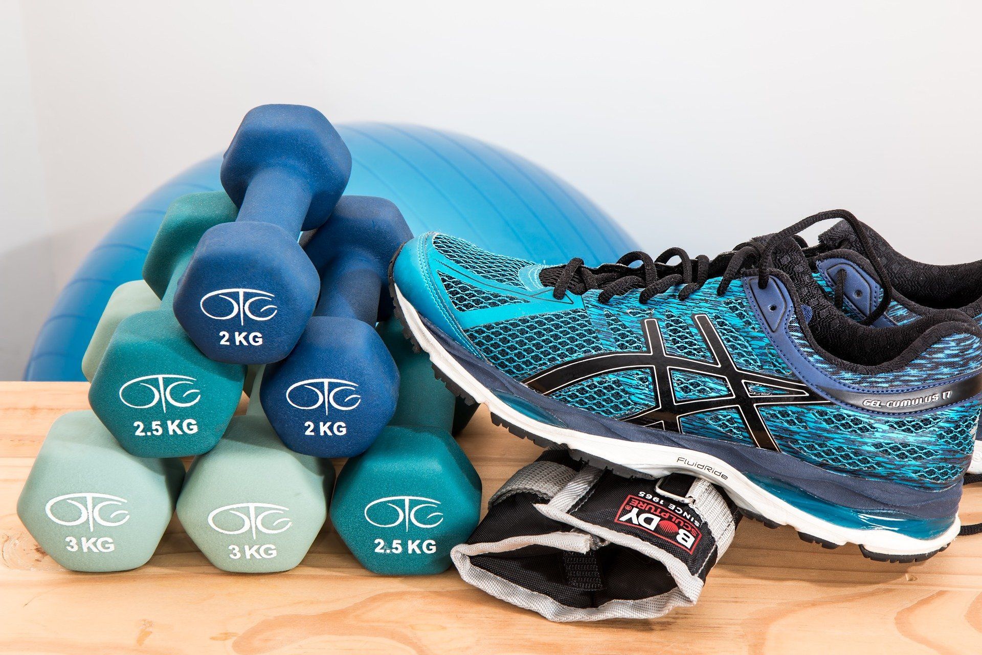 Kurzhanteln, Laufschuhe, Turnschuhe, Schuhe, Gewichte, Fitness, Pezziball