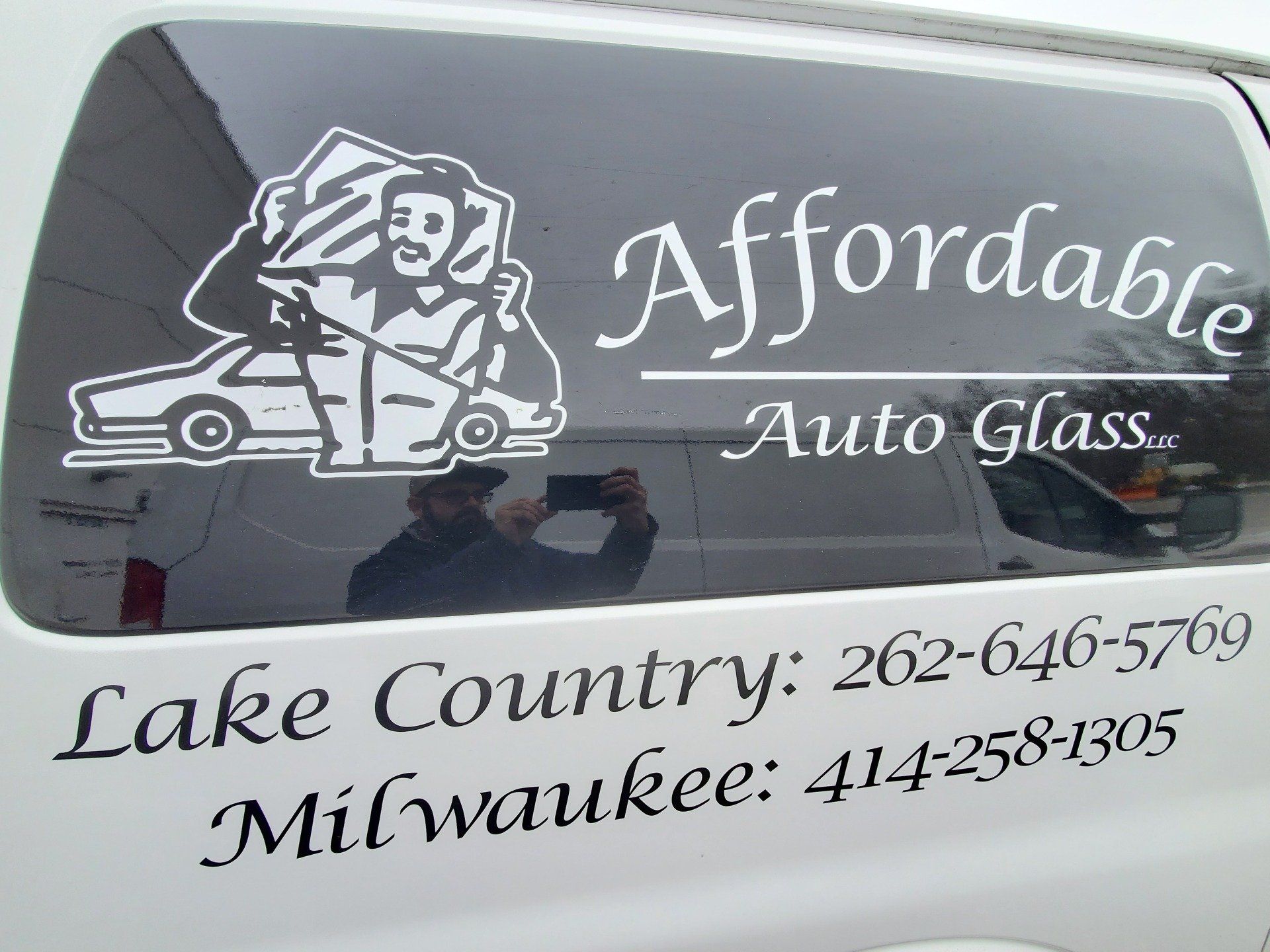 Automobile Glass Delafield, WI