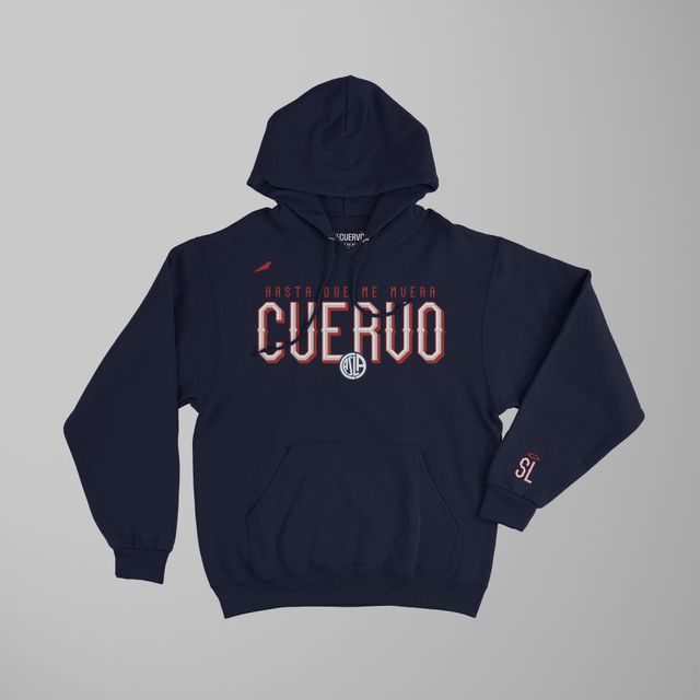 Sudadera azul marino con "CUERVO" en letras blancas y rojas, logo en el pecho, "SL" en la manga.