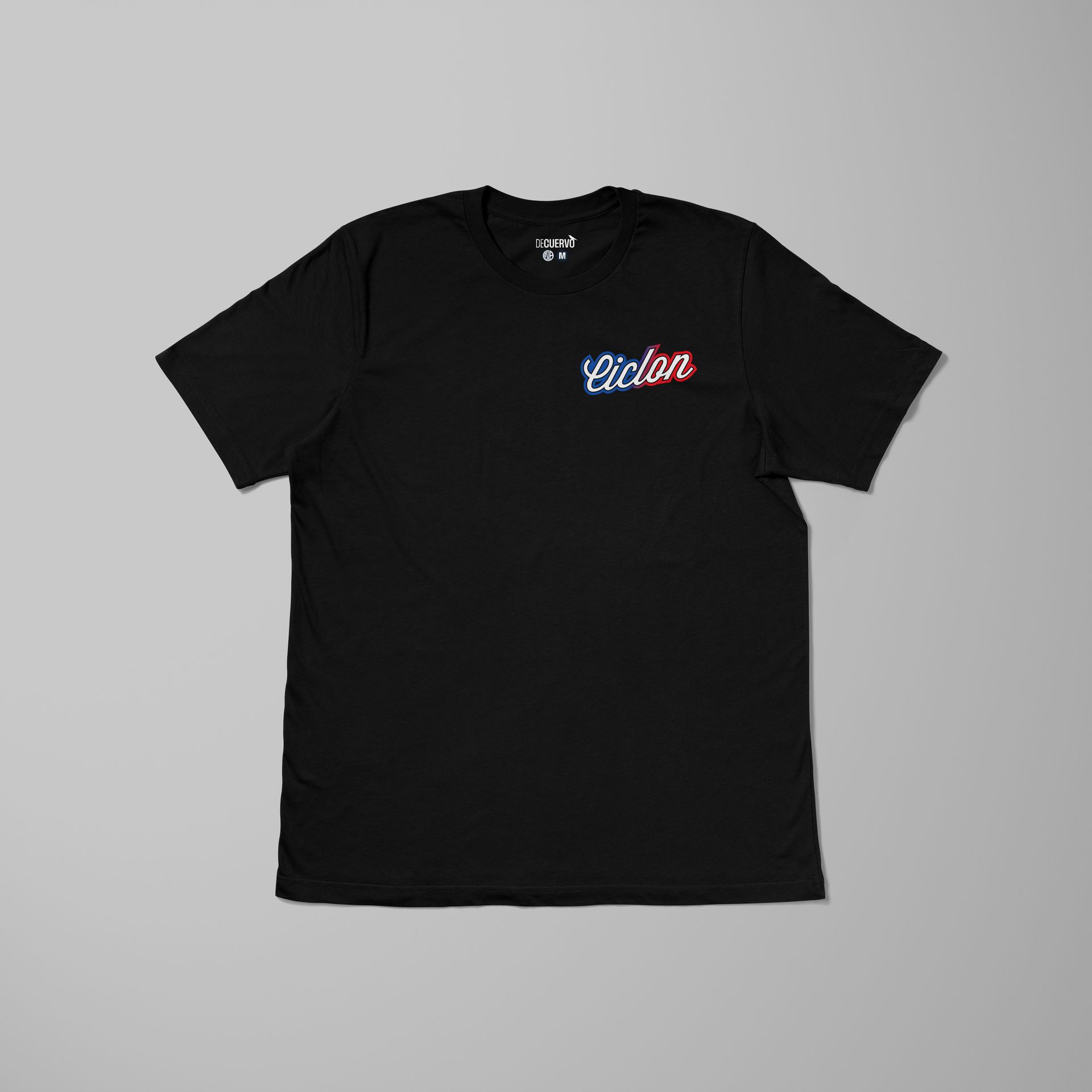 Camiseta negra con la inscripción 