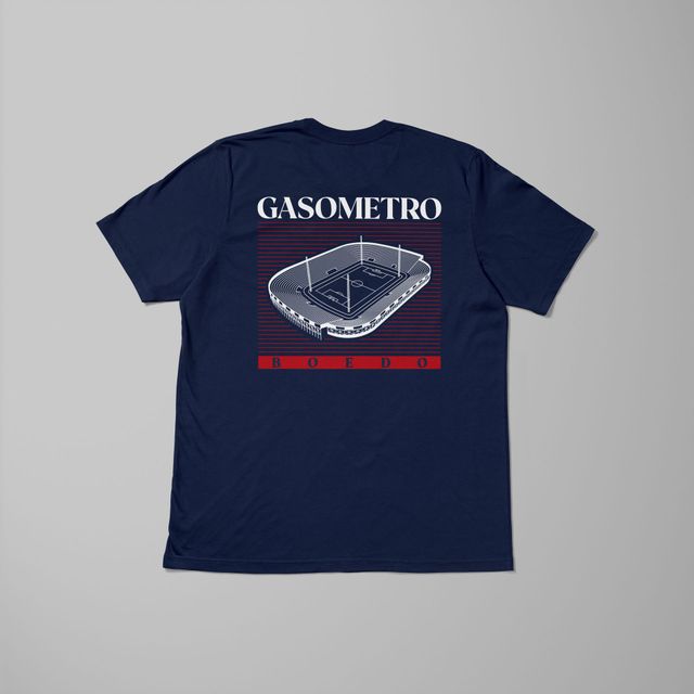 Camiseta azul marino con un gráfico blanco y rojo en la espalda que dice "Gasómetro".