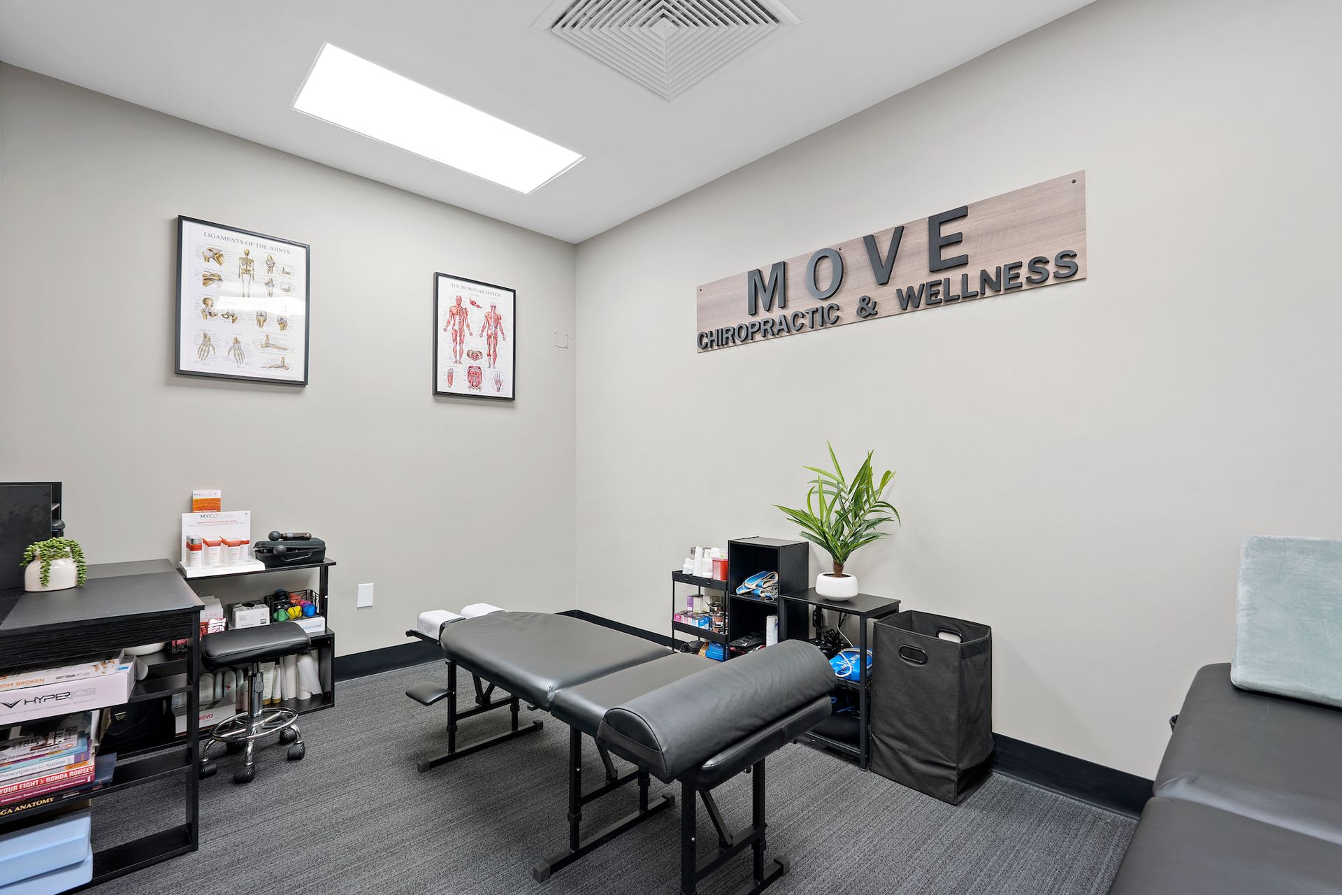 A room with a table and a sign on the wall that says `` move ''.