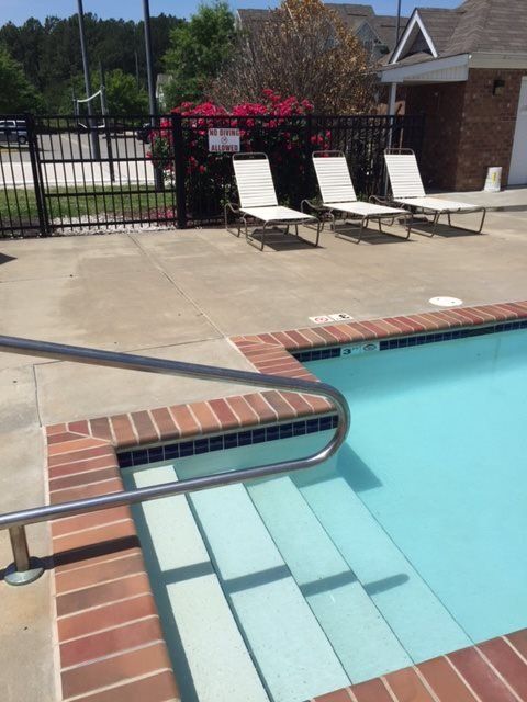 Pool at Suites at Port Warwick
