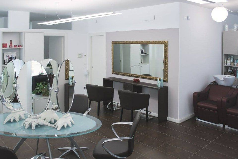 interno salone da parrucchiere
