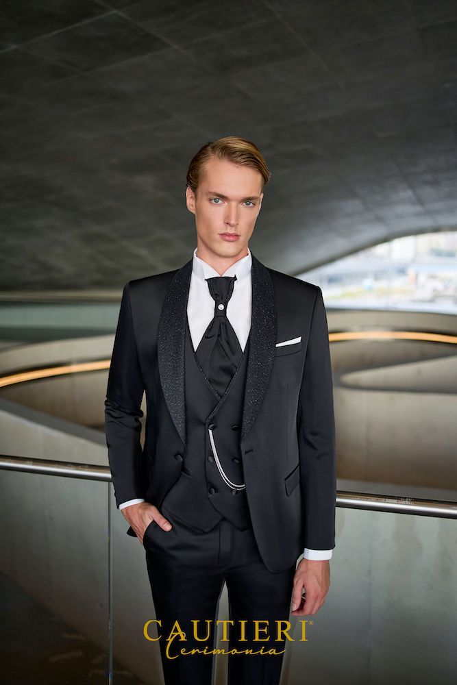 Cautieri, completo nero abbinato