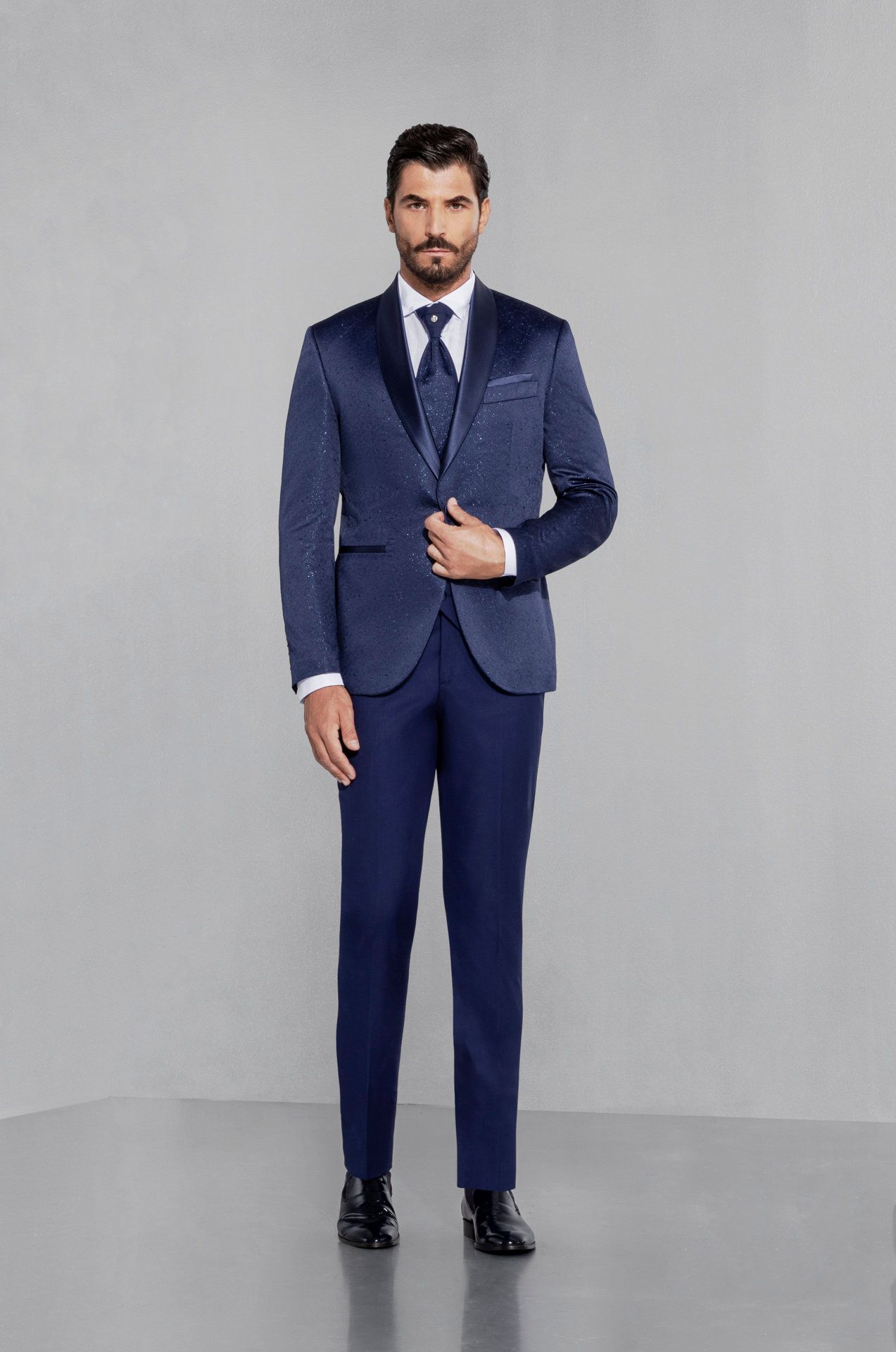 Impero, completo uomo blu con cravatta