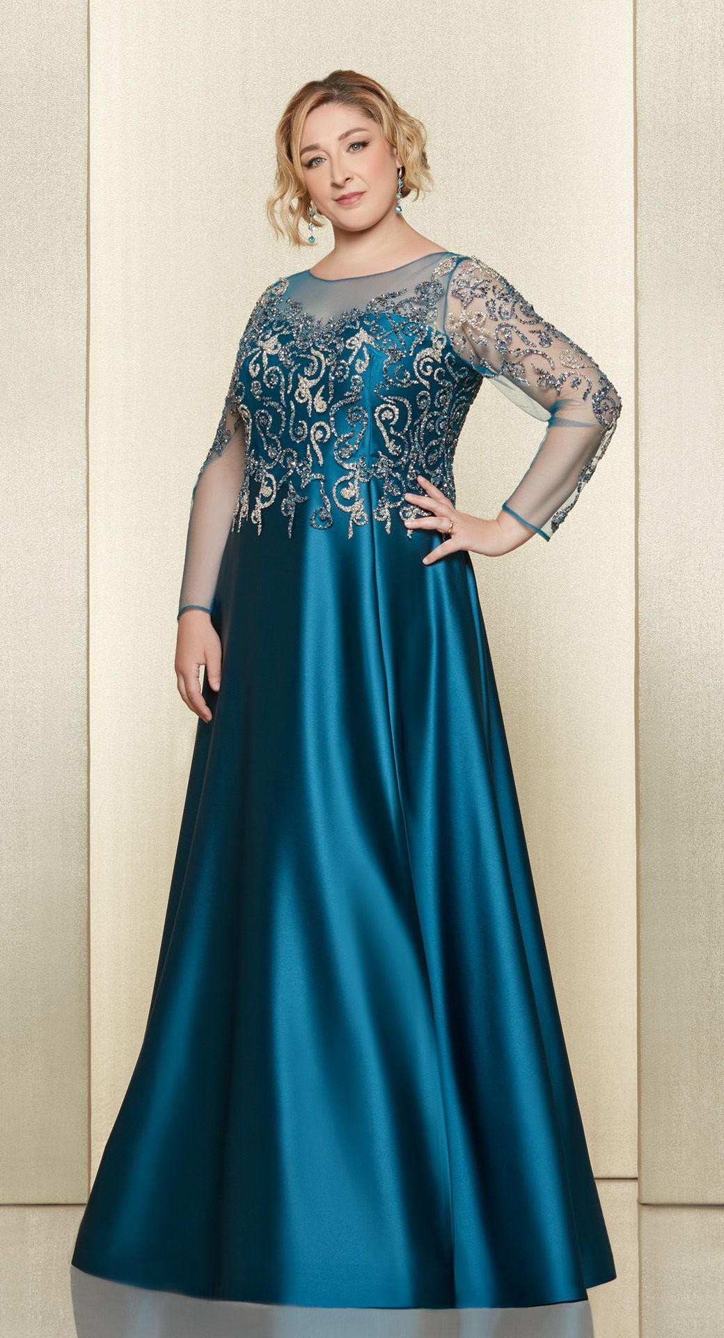 vestito blu con dettagli oro