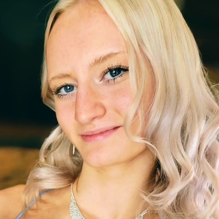 Aurora Brookes headshot