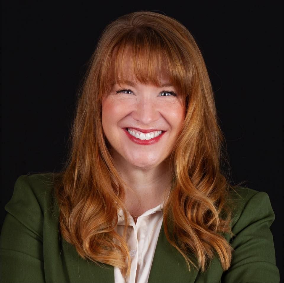 Lindsay James headshot