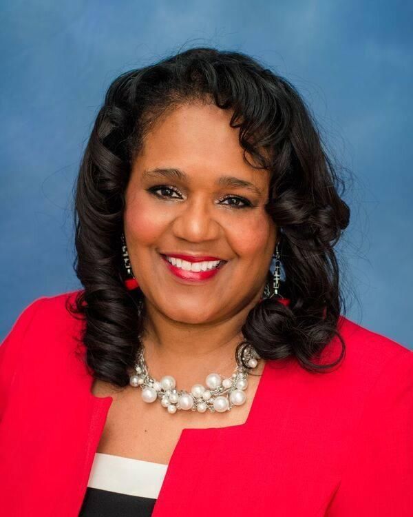 Renee Hardman headshot