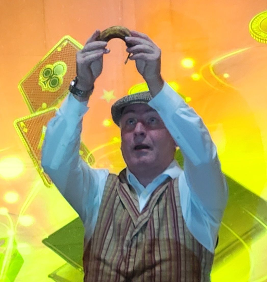 Paul Antonio Magic performing live