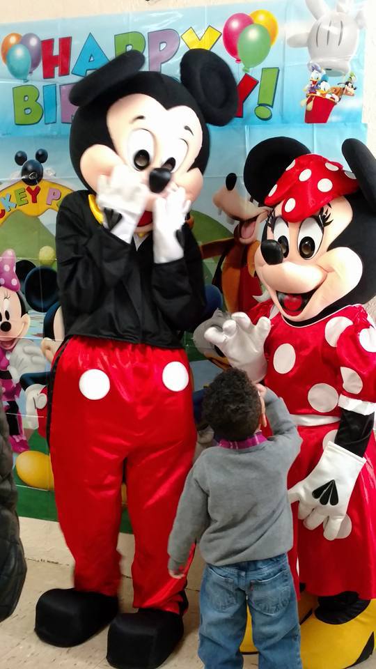 mickey and minnie mouse impersonators