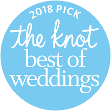 A blue circle with the words `` the knot best of weddings '' written on it.