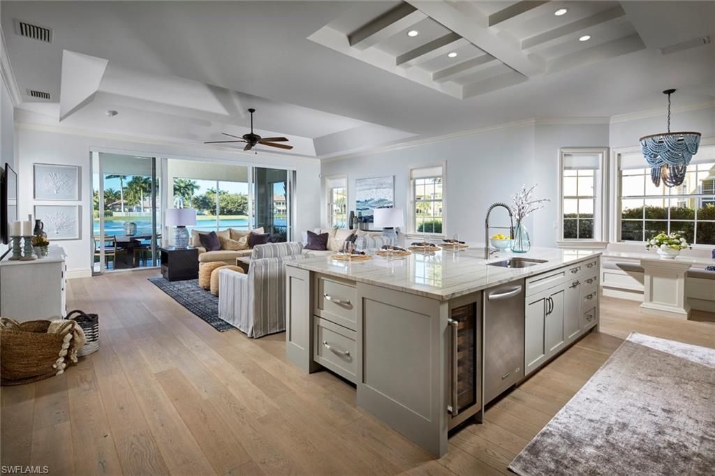 A dining room with a round table and chairs.