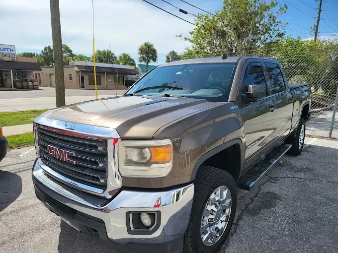 GMC Sierra windshield replacement in Tarpon Springs, FL