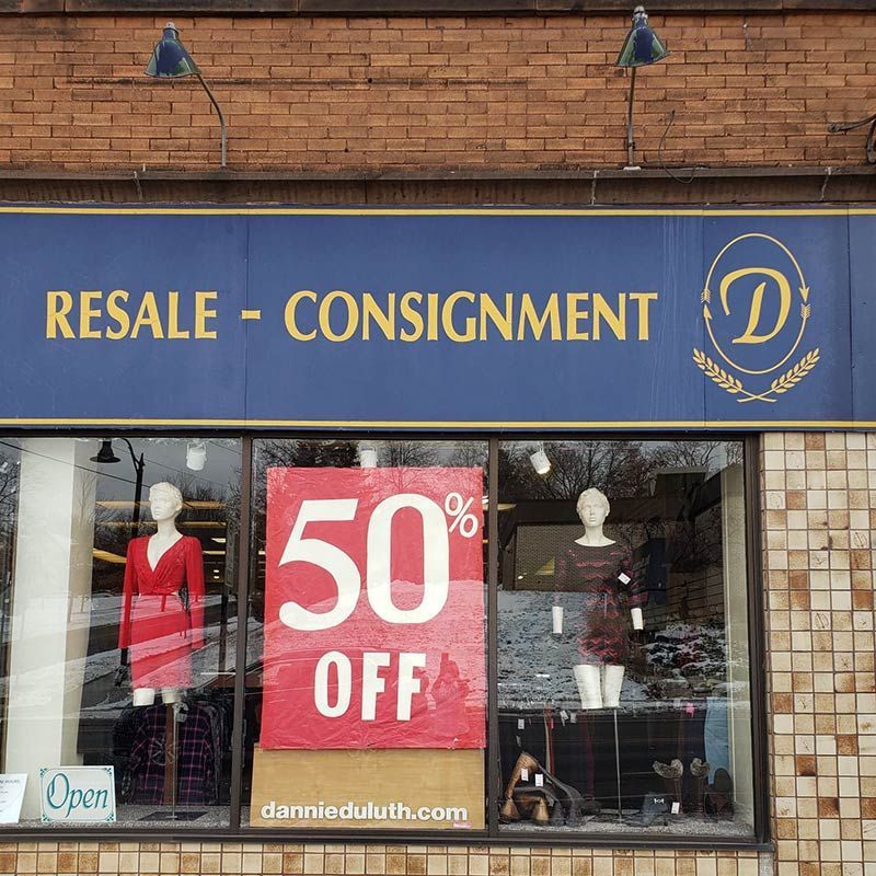 A store front with a sign that says 50 % off