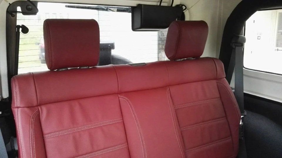 Tappezzeria rossa per auto