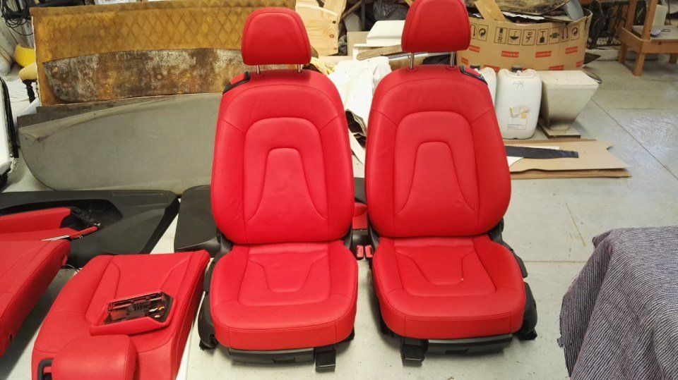 Sedili auto verniciati di rosso