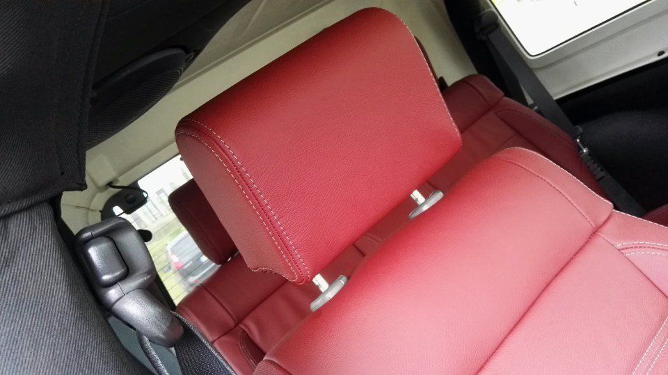 Tappezzeria rossa per auto