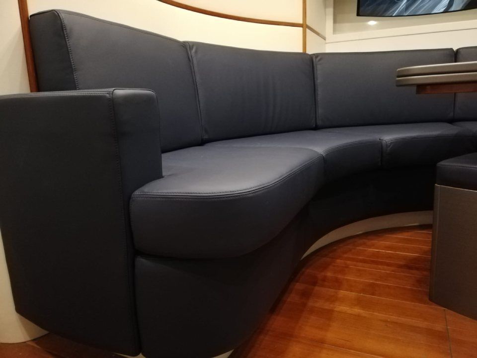 Tappezzeria in pelle per divano