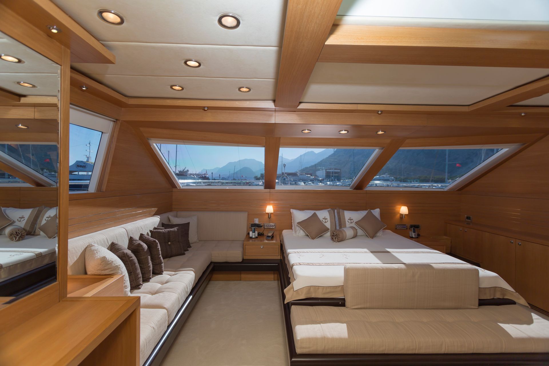 interno yacht