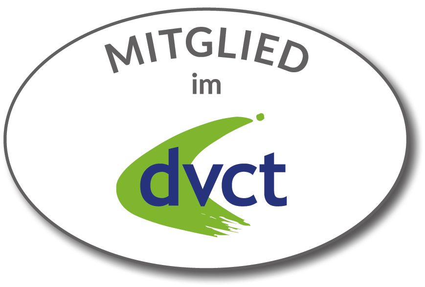Ein Logo für Mitglied im dvct mit einem grünen Pfeil