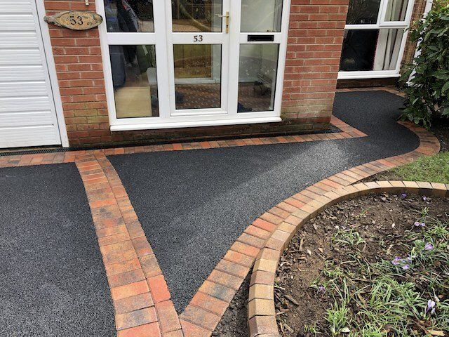 Quality Tarmac with edging stones by Cheshire Paving Company