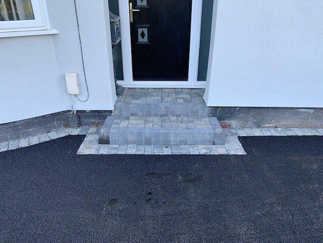 New driveway in Runcorn Cheshire by Cheshire Paving Company.