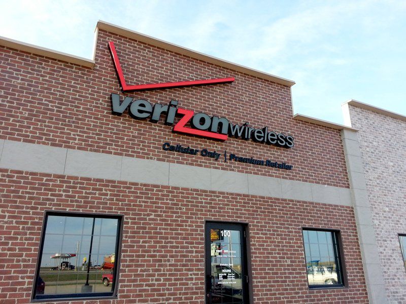 Professional LED Signs — Verizon in Harrisburg, SD