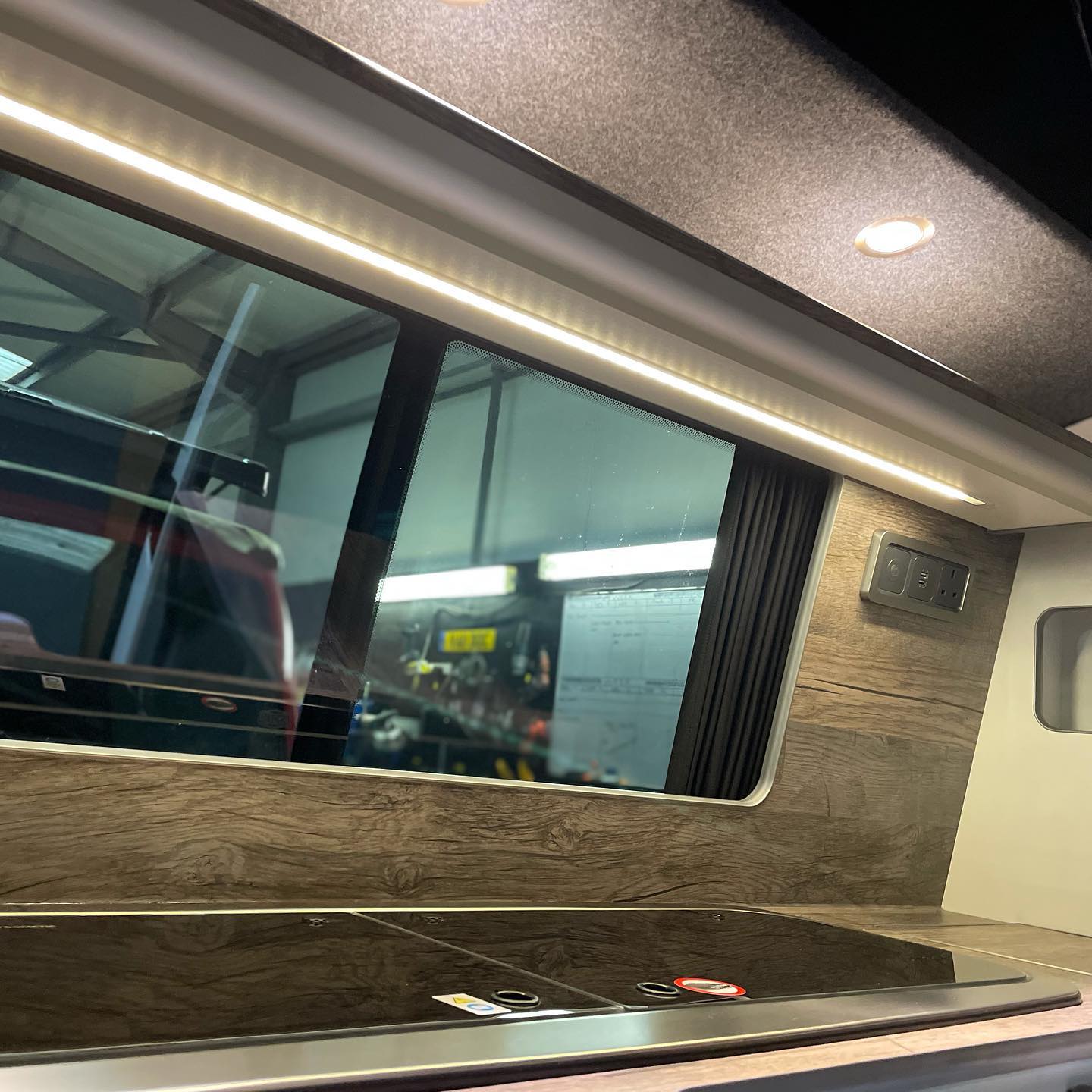 Sliding privacy window