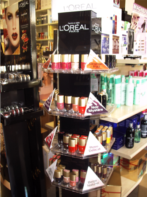 Espositori con smalti L'Oréal