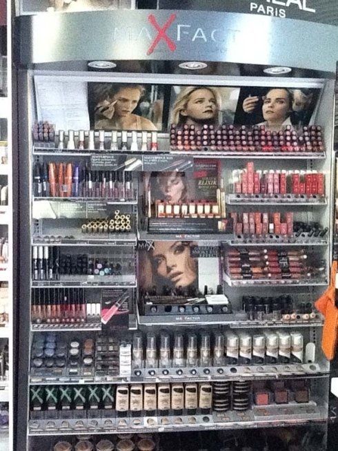 Espositore con cosmetici Max Factor